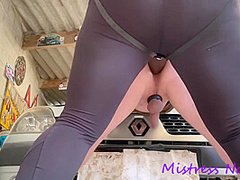 Pegging Strapon Anal En Exterieur In Garage Orgasm