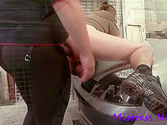 Pegging Strapon Anal En Exterieur In Garage Orgasm