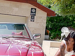 Busty Slut Waxes Car Washer’s Bbc With Yorgelis Carrillo And Day Light