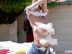 Busty Slut Waxes Car Washer’s Bbc With Yorgelis Carrillo And Day Light
