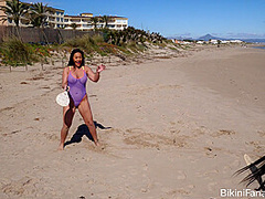 Big ass bikini amateurs playing beach tennis