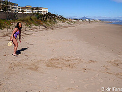 Big ass bikini amateurs playing beach tennis