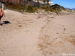 Big ass bikini amateurs playing beach tennis