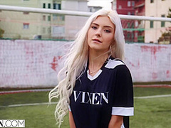 Blonde Hottie Teases Her Favourite Celeb