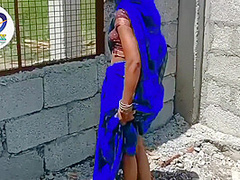 Indian Desi Village Ki Nayi Naveli Bhabhi Ne Dikhai Apne Chut Chudai Bullu Saree Show Finger