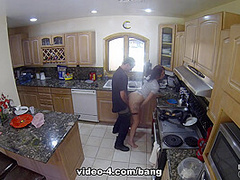 Naomi Mae fucks the cop that responds to her emergency call - ScrewTheCops