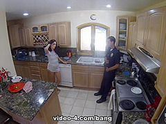 Naomi Mae fucks the cop that responds to her emergency call - ScrewTheCops