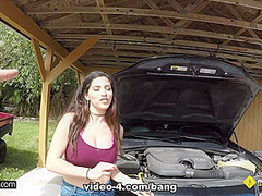 Gabriela Lopez gets a free repair after fucking the mechanic - BangRoadsideXxx