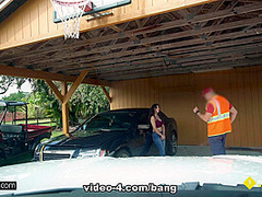 Gabriela Lopez gets a free repair after fucking the mechanic - BangRoadsideXxx