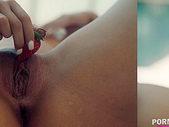 Poolside Pussy Gape - PornWorld