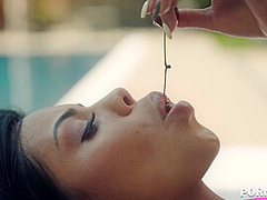 Poolside Pussy Gape - PornWorld