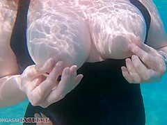Underwater Footjob Sex & Nipple Squeezing Pov At Public Beach - Big Natural Tits Pawg Bbw Wife Being Kinky On Vacation