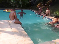 Orgia Na Piscina