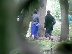 Girls pee outdoor voyeurr ( gizli cekim )