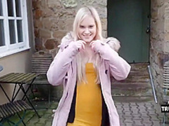 18yo Wird Outdoor Auf Tisch Gefickt!!