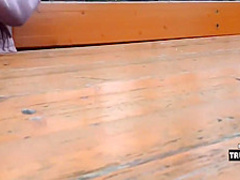 18yo Wird Outdoor Auf Tisch Gefickt!!