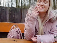 18yo Wird Outdoor Auf Tisch Gefickt!!