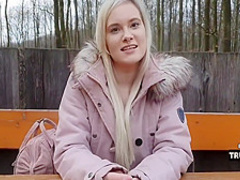 18yo Wird Outdoor Auf Tisch Gefickt!!