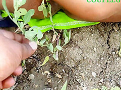 Khet Chupke Se Fingering Kar Rahi Thi Maine Dekha