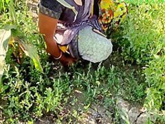 Khet Chupke Se Fingering Kar Rahi Thi Maine Dekha