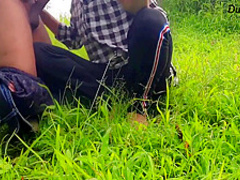 නුවරඑළියේ පට්ටම කැලේ හිකිල්ල Very Hot Sri Lankan Couple Fuck In Public Outdoor & Cum In Mouth