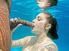 Hot Amateur Fucked By Bbc Penis Underwater