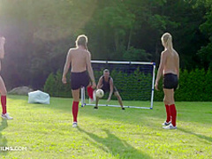 Violette World - Sofi Goldfinger And Cassie Fire