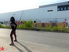 Public Strip Piss Mitten Auf Der Strasse Mit - Josy Black