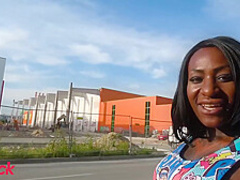 Public Strip Piss Mitten Auf Der Strasse Mit - Josy Black