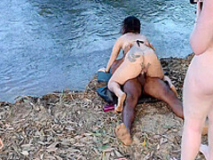 Aqui Frescura Enquanto Uma Filma A Outra Cai Na Rola Grossa Trabalho Em Equipe Eliane Furacao Lorrany Exotica 5 Min - Não Tem And Marcio Baiano