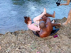 Aqui Frescura Enquanto Uma Filma A Outra Cai Na Rola Grossa Trabalho Em Equipe Eliane Furacao Lorrany Exotica 5 Min - Não Tem And Marcio Baiano