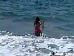 Masturbating bikini teen goes solo