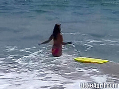 Masturbating bikini teen goes solo