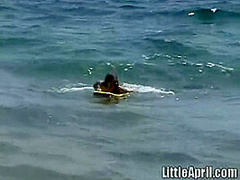 Masturbating bikini teen goes solo