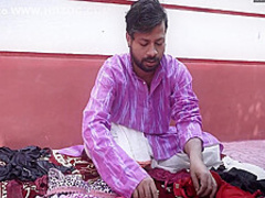 Desi Bra And Panty Salesman Bade Bade Dudhwali Gao Ki Chhori Ko Bra Ke Badale Chod Diya Maje Lekar ( Hindi Audio )