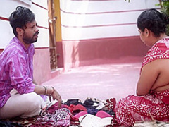 Desi Bra And Panty Salesman Bade Bade Dudhwali Gao Ki Chhori Ko Bra Ke Badale Chod Diya Maje Lekar ( Hindi Audio )