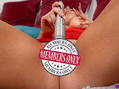 Toni Rae - Peeping Bro - Sexy Videos - WankitNow