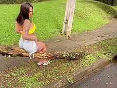 Exibindo E Sarrando A Buceta No Shortinho E Chegou Pedindo Pica
