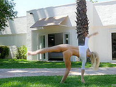 Kenzie Reeves - Gets Down To Suck