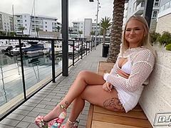 Gives Great Head - Romeo Mancini And Harley King