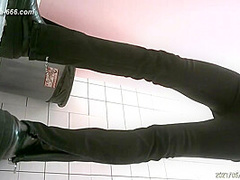 chinese girls go to toilet.294