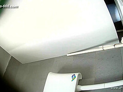 chinese girls go to toilet.295