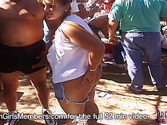 Fun With The Crowd At Nudes A Poppin