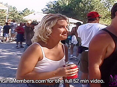 Fun With The Crowd At Nudes A Poppin