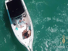 Cassiana Costa Loira Linda Bronzeada Com Sua Amiga Gostosa Morena Desfrutando Ao Ar Livre Em Uma Lancha Depois Na Cama Fazendo Duplo Com Anal 11 Min