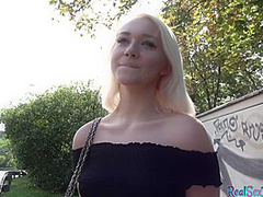 Agent tricks bigbooty slut and fucks her outdoor in POV