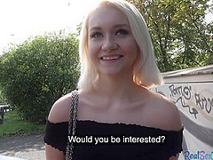 Agent tricks bigbooty slut and fucks her outdoor in POV