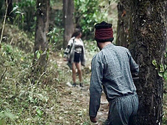 Jungle Me Rasta Bhataki Bade Dudhwali Aurat Local Guide Ke Sath Nachte Huye Khub Choda Rasta Dikhane Ke Bahane