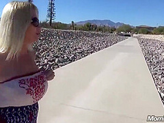 Took A Walk With A Hot Milf And Got Sex In The Park