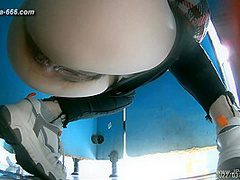 chinese girls go to toilet.296
